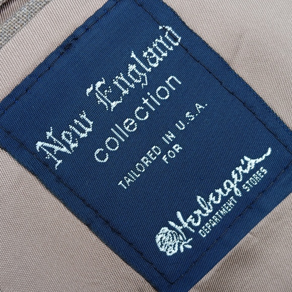 NEW ENGLAND COLLECTION MEN'S VINTAGE (2) BUTTON BLAZER W/GOLD BUTTON ACCENTS - Picture 8 of 17